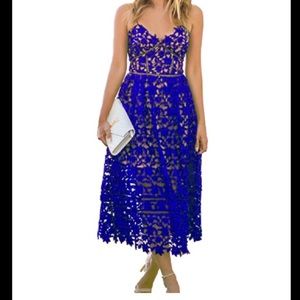 V-neck sleeveless lace dress